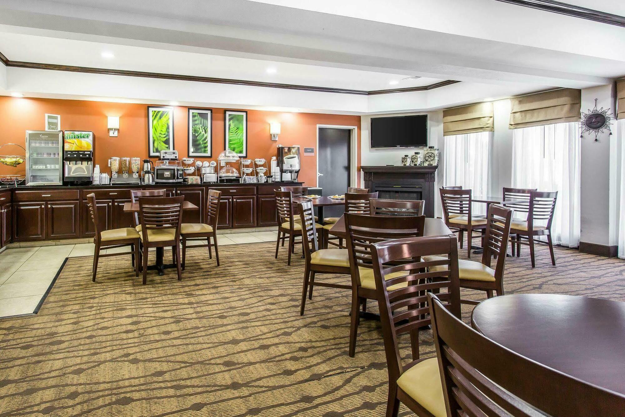 Sleep Inn & Suites Лъбък Екстериор снимка